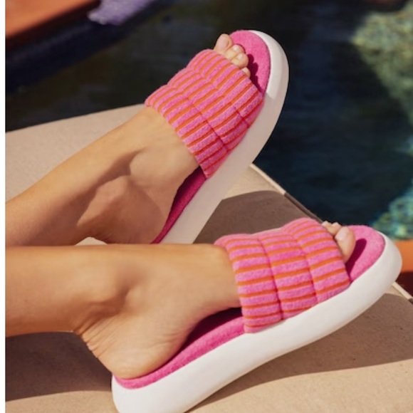 Toms Shoes - TOMS Alpharetta Marshmallow Barbie pink sandal size 10